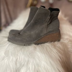 Fly London Nilo Gray Diesel Suede Wedge Cork Comfort Ankle 8.5 Lug Boots NIB